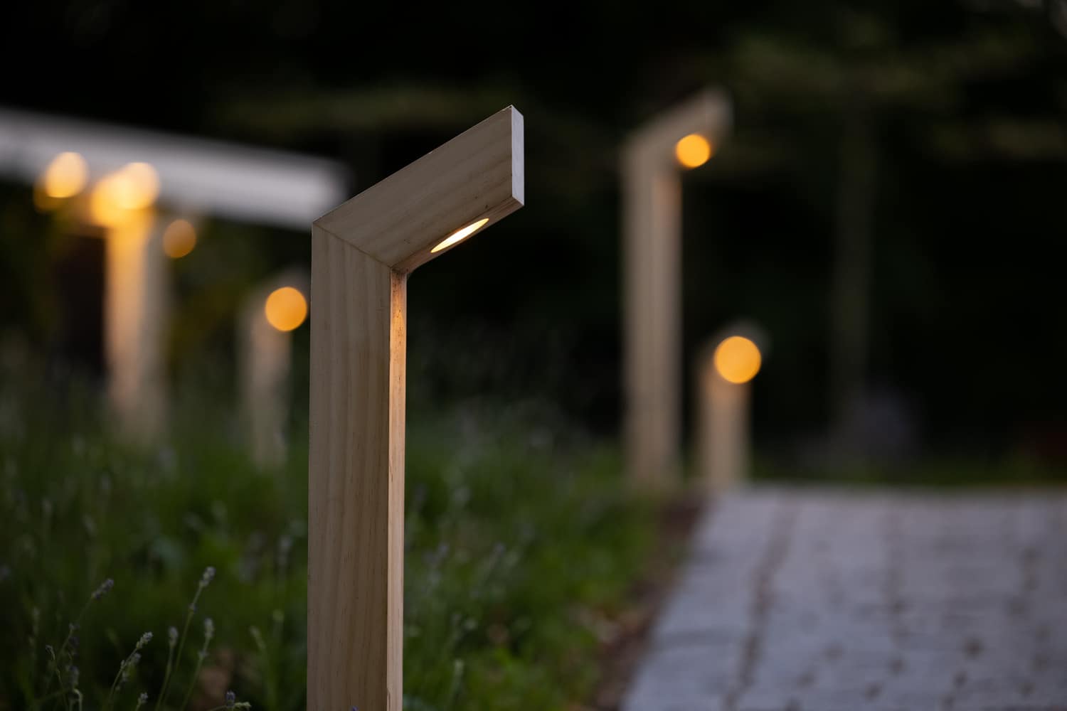 De tijdloze elegantie van houten lantaarnpalen